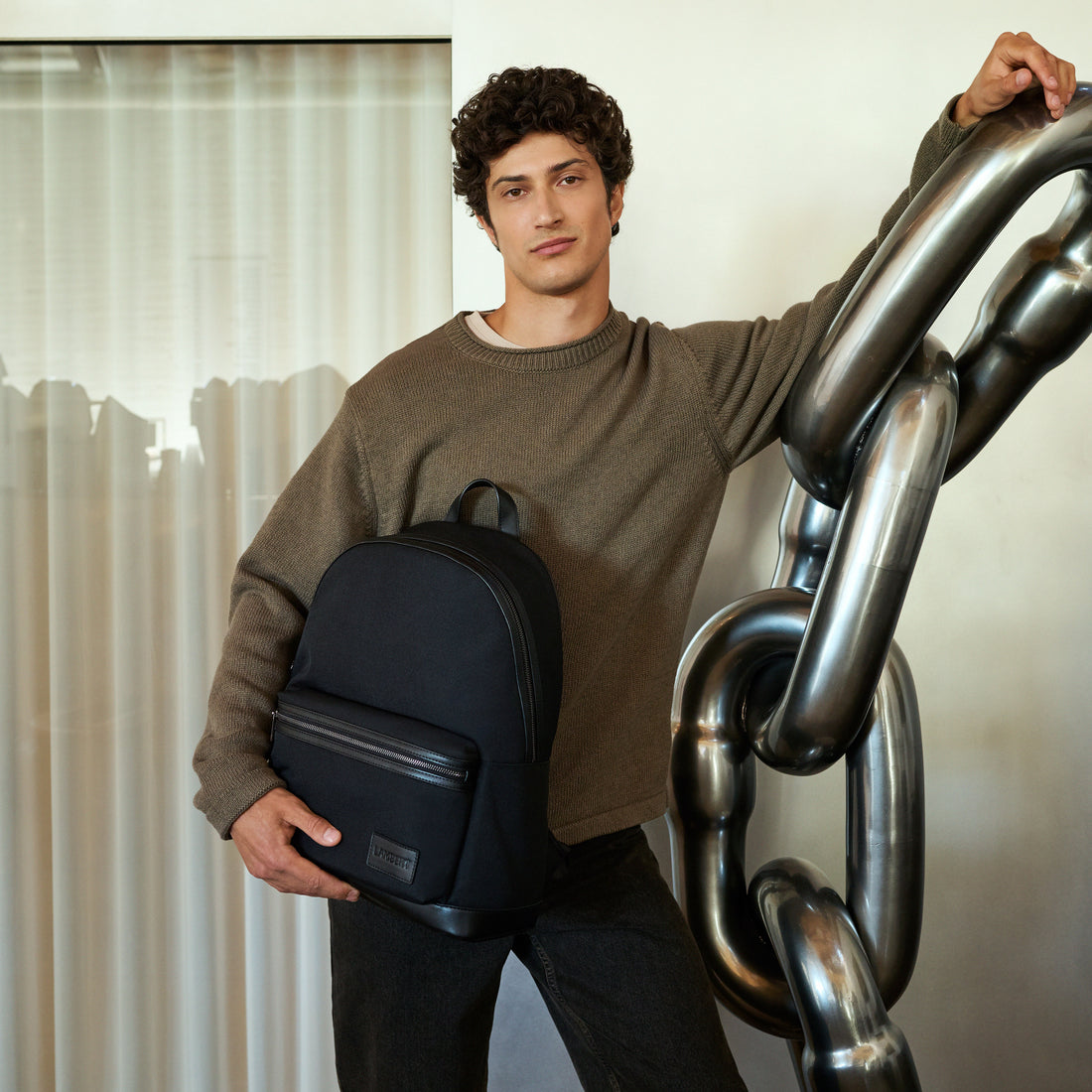 The Logan – Backpack in Black Canvas